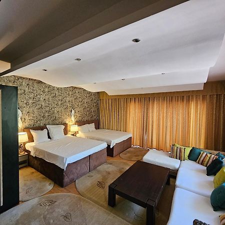 Simple Villa Rooms National Arena Self Check In Bukares Bagian luar foto