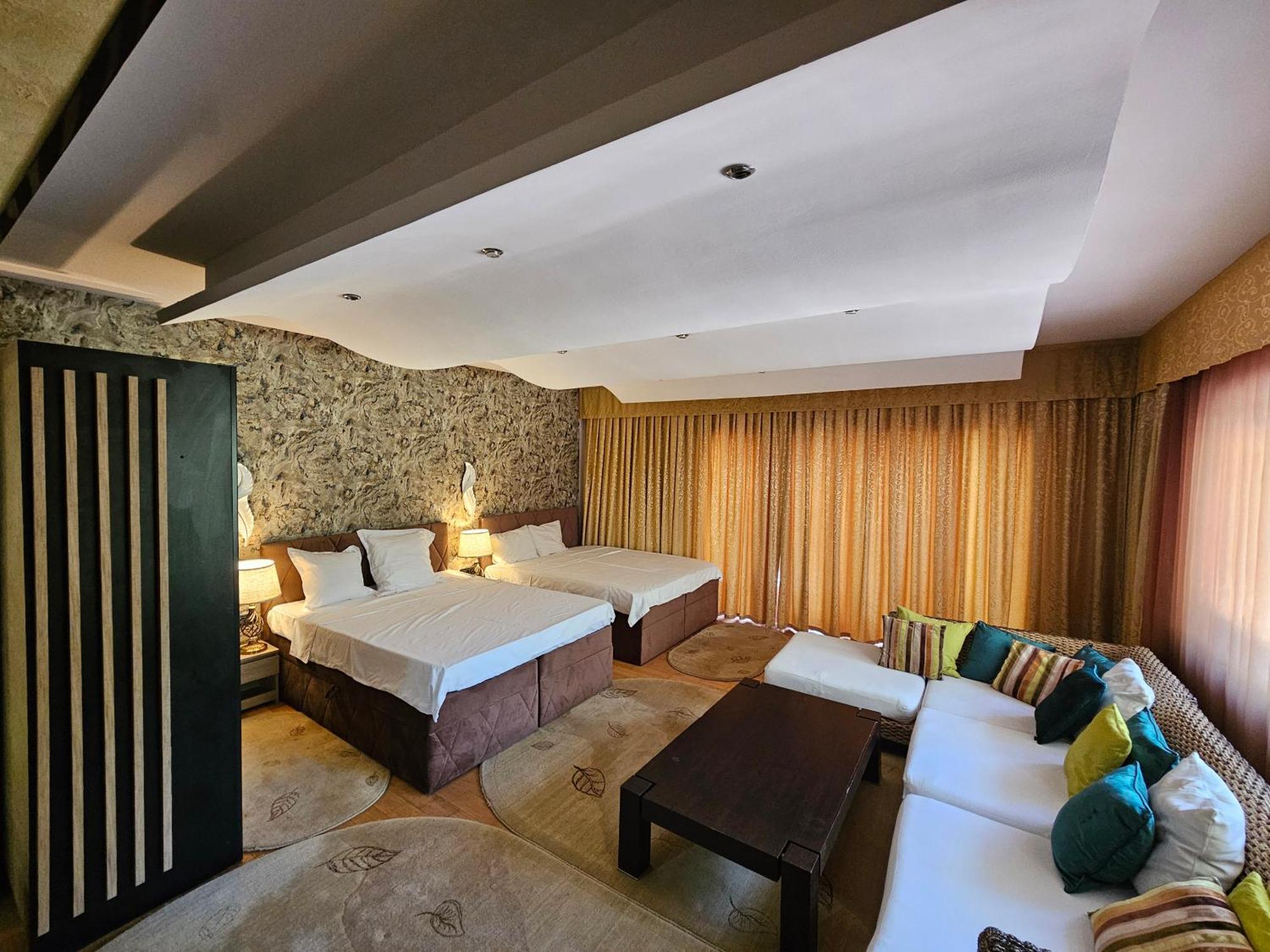 Simple Villa Rooms National Arena Self Check In Bukares Bagian luar foto