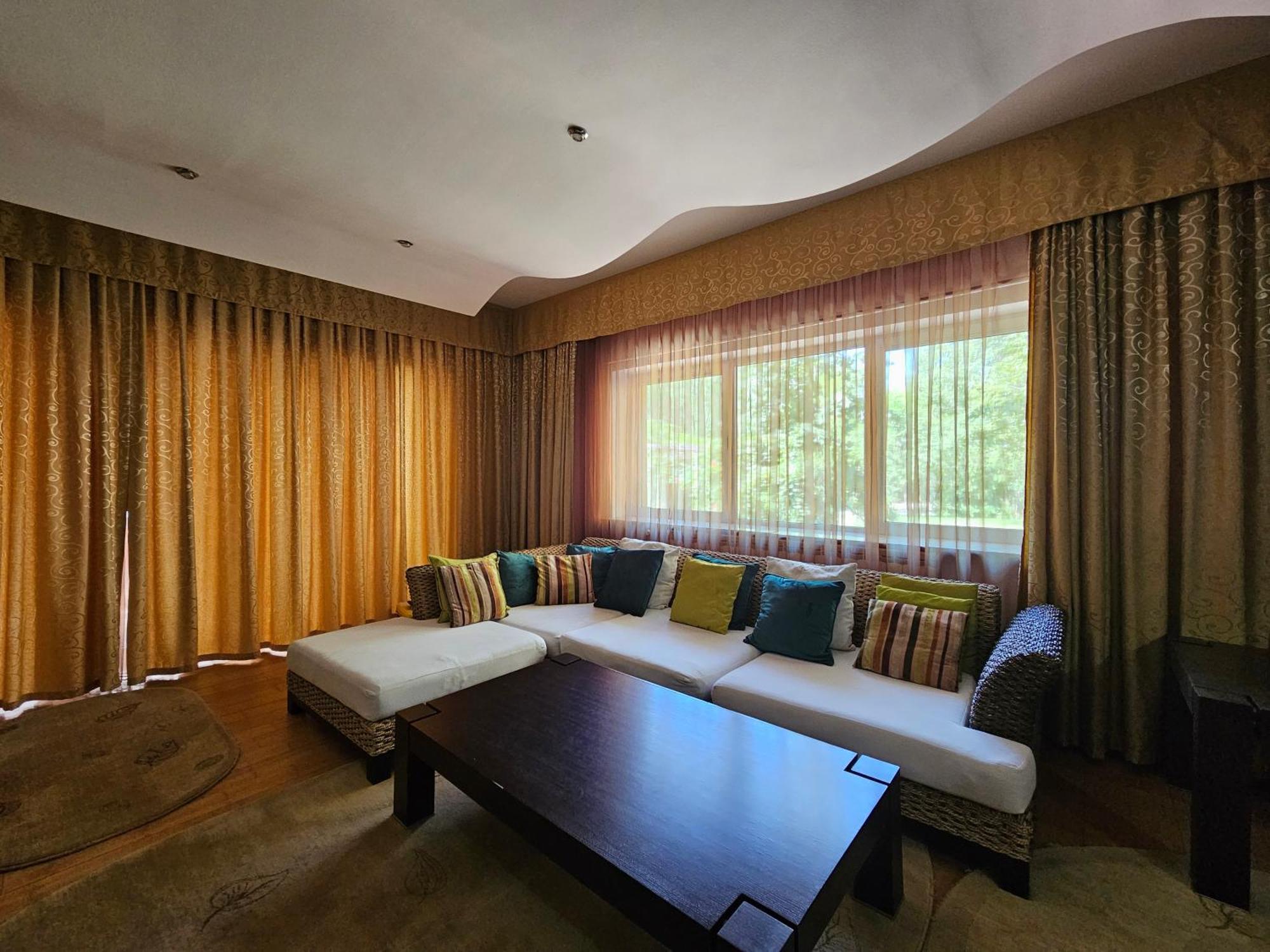 Simple Villa Rooms National Arena Self Check In Bukares Bagian luar foto