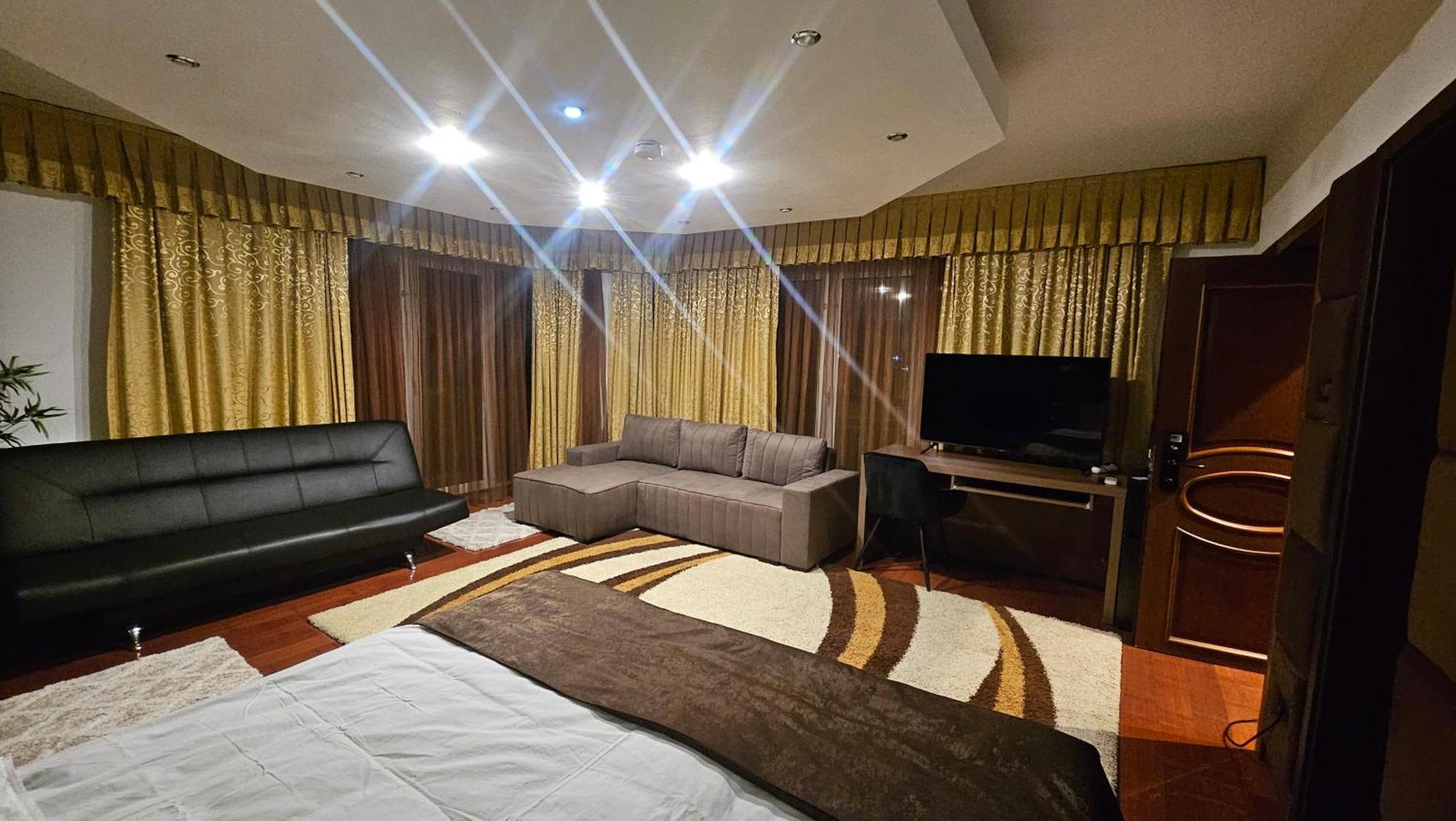 Simple Villa Rooms National Arena Self Check In Bukares Bagian luar foto