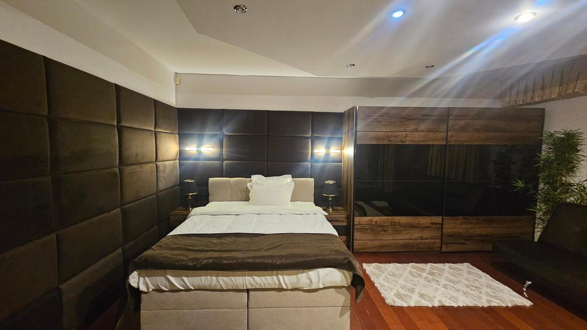 Simple Villa Rooms National Arena Self Check In Bukares Bagian luar foto