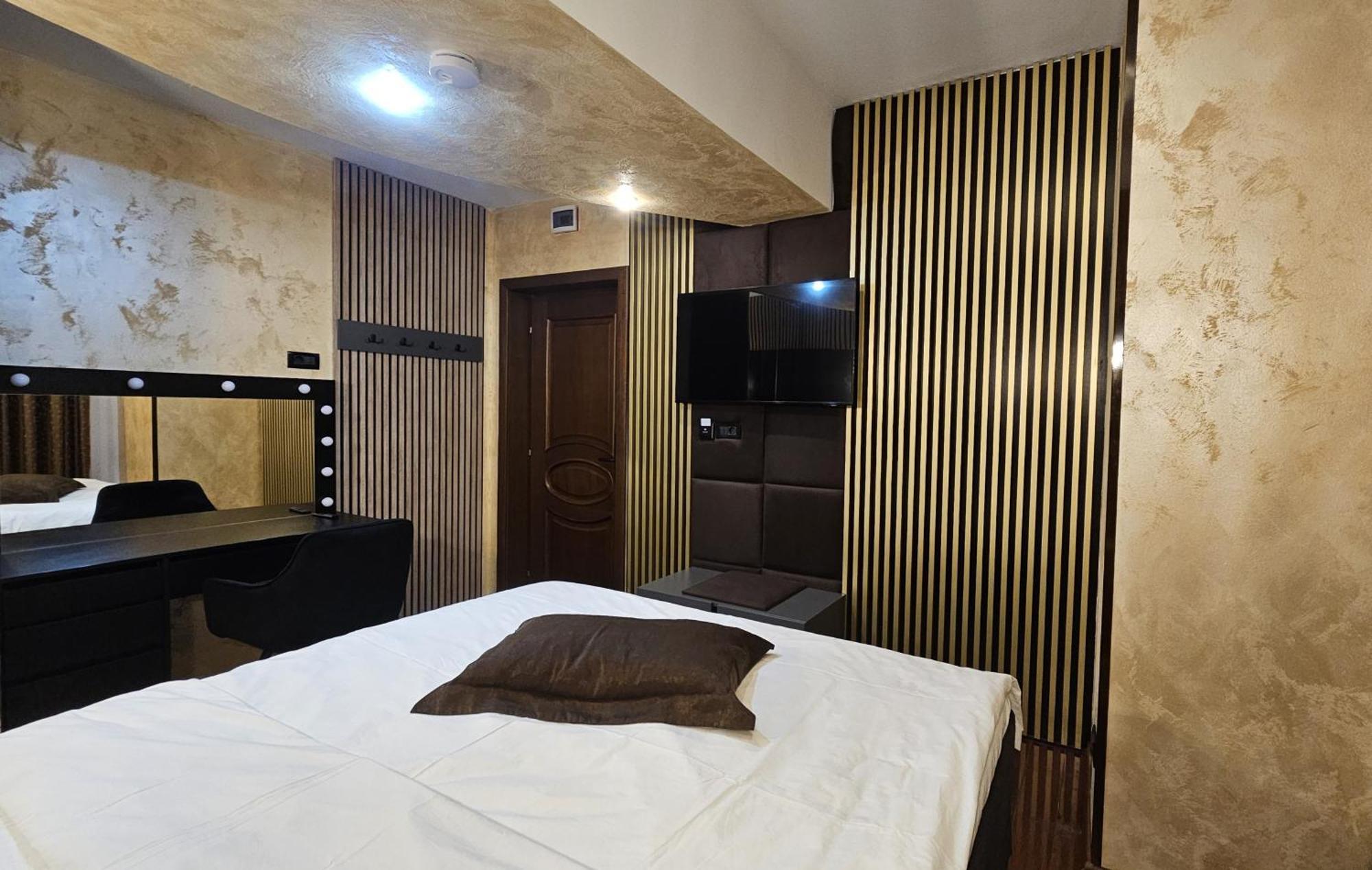 Simple Villa Rooms National Arena Self Check In Bukares Bagian luar foto